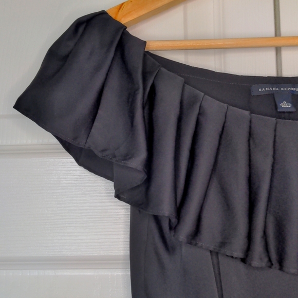 Silk Ruffle Neck Black Dress Banana Republic - Picture 2 of 8